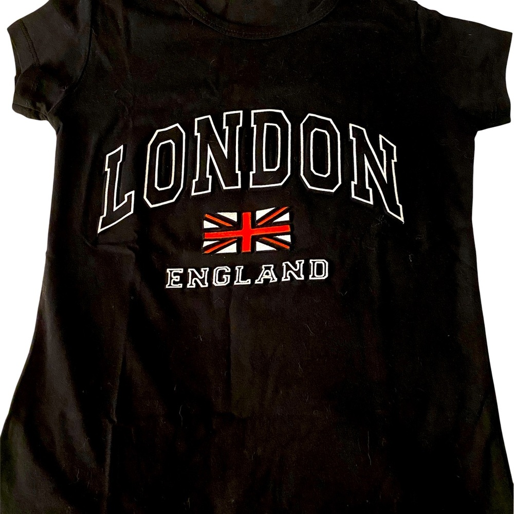 London 🇬🇧 super cute black t-shirt! NWOT